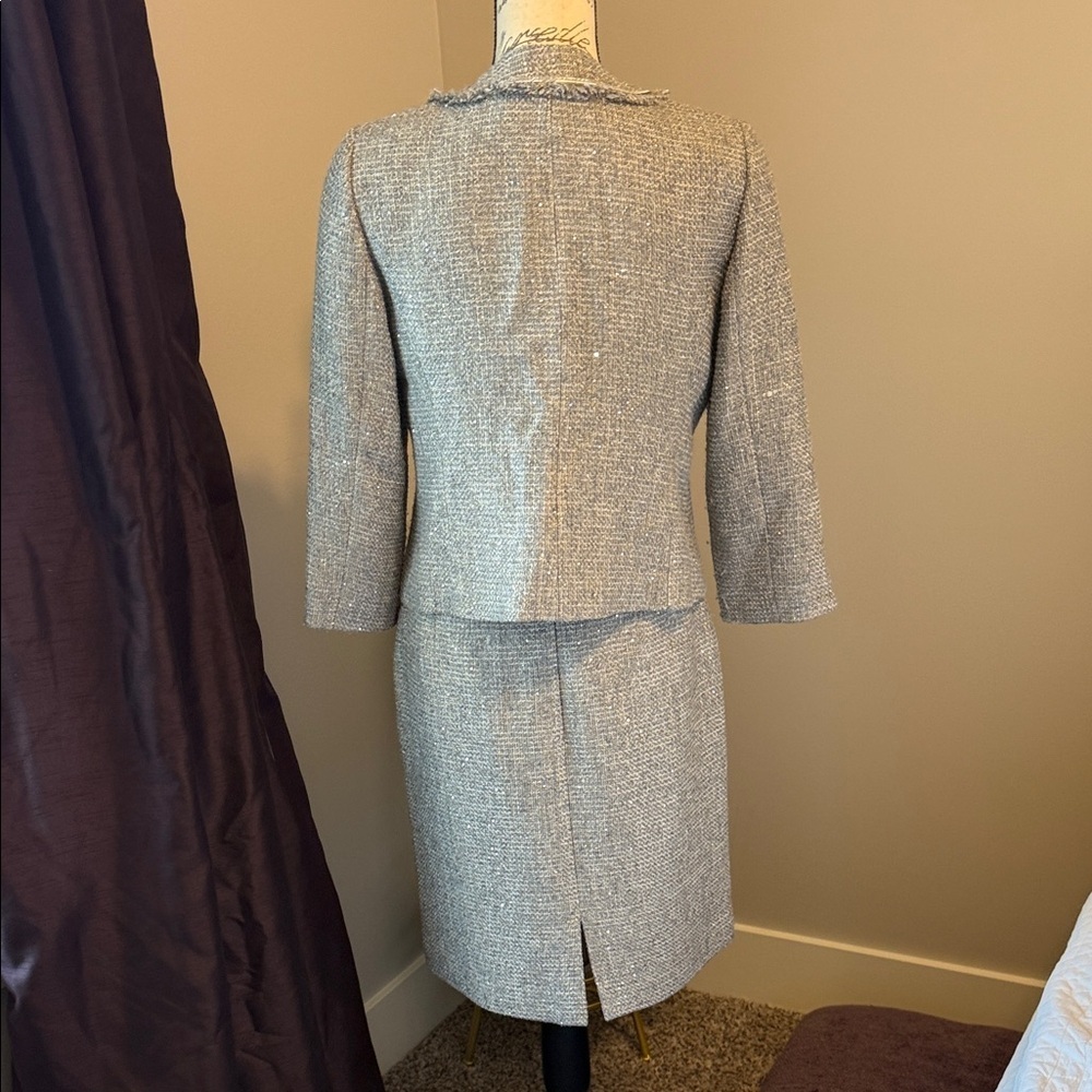 EUC Women’s Tahari Silver & Gold Tweed Skirt Suit Set - 4P - Picture 5 of 9